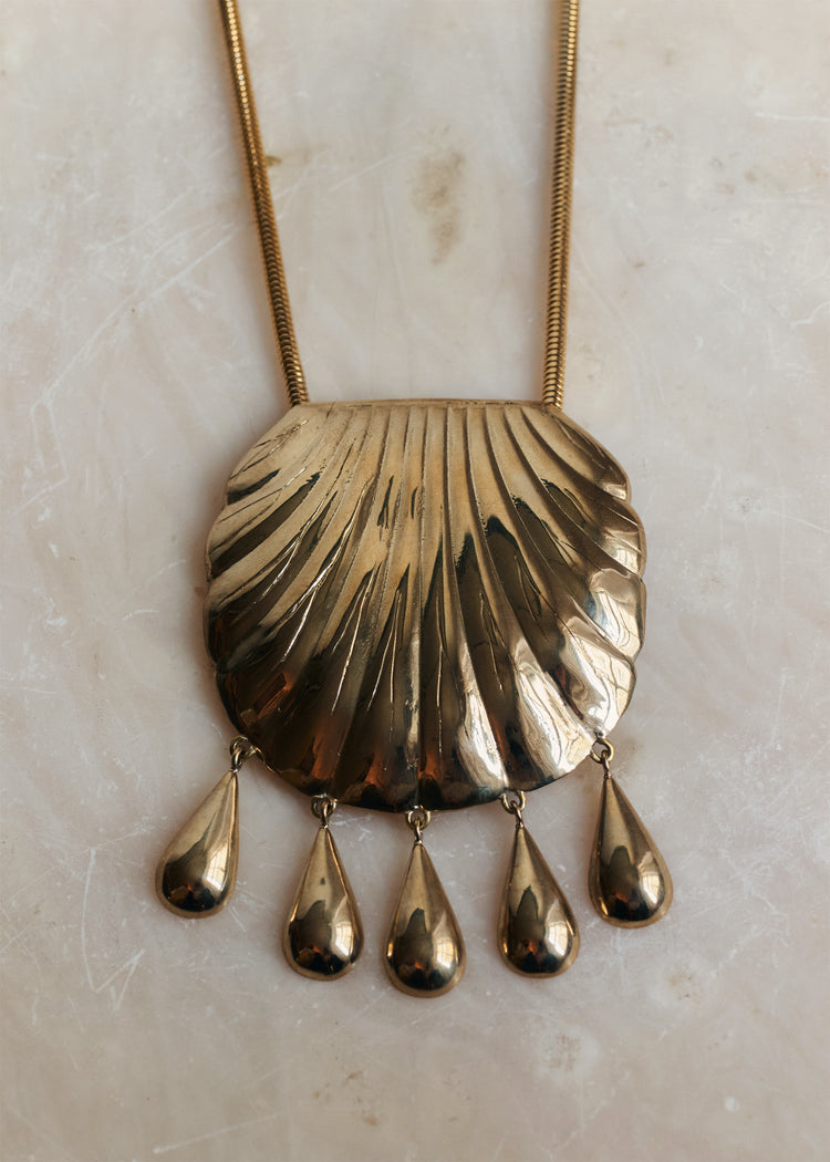 Petra Shell Necklace in Gold