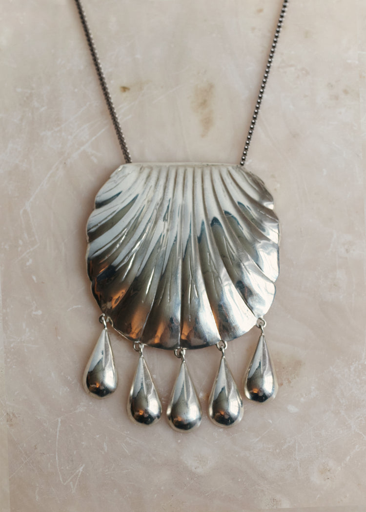 Petra Shell Necklace in Silver