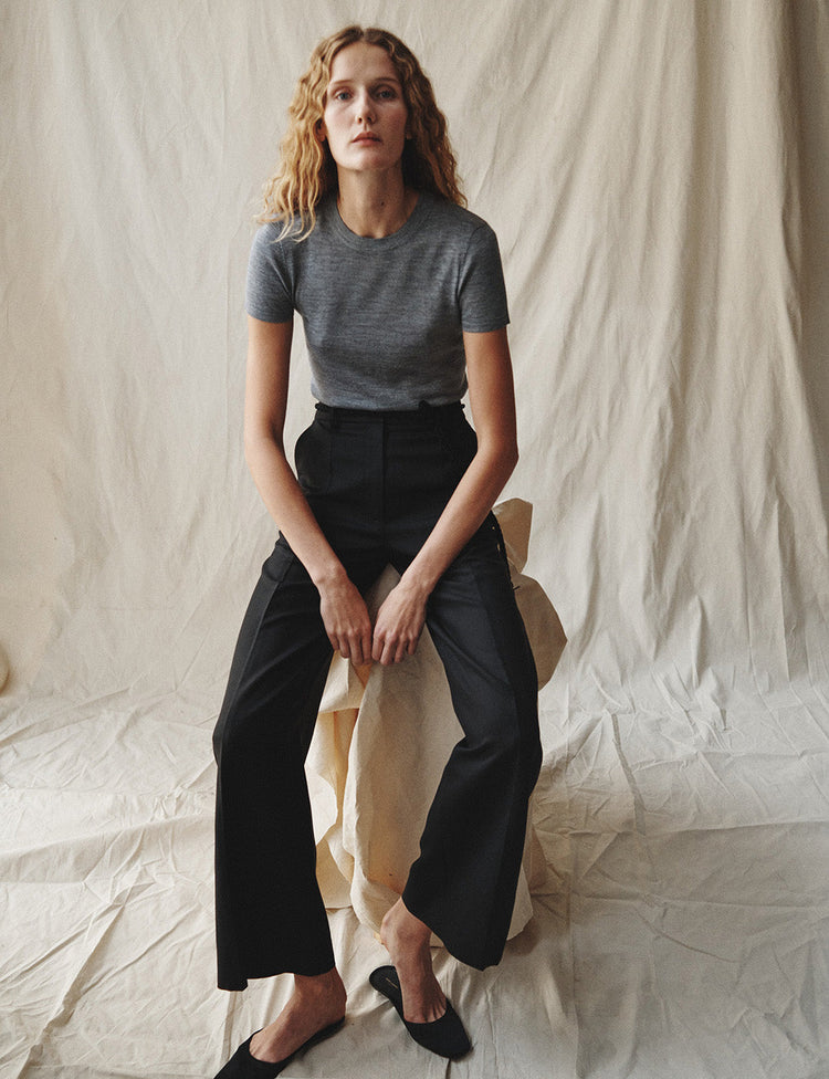 The T-Shirt in Cashmere and Silk in Dark Grey
