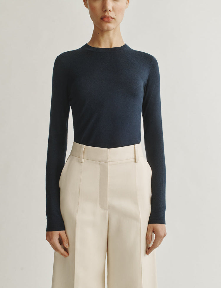 The Long-Sleeve Shirt in Cashmere and Silk in Navy