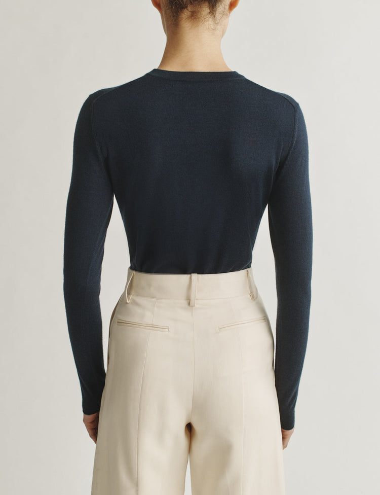 The Long-Sleeve Shirt in Cashmere and Silk in Navy