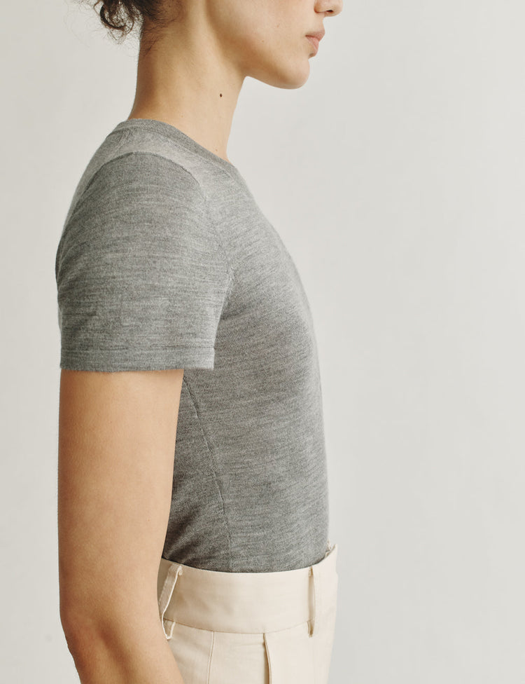 The T-Shirt in Cashmere and Silk in Dark Grey