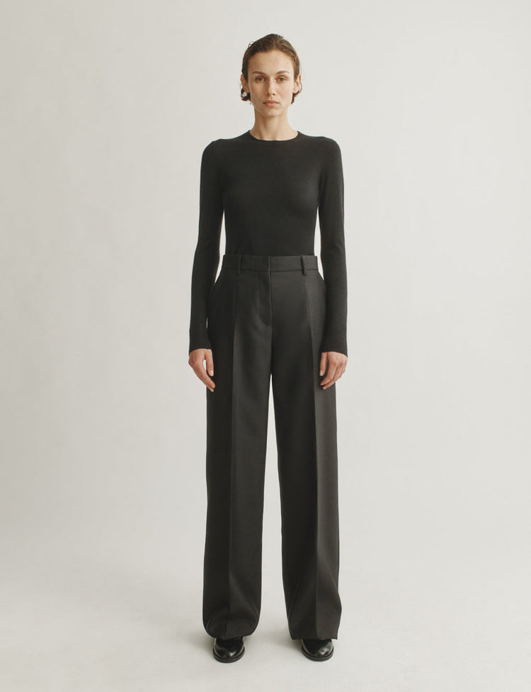 The Long-Sleeve Shirt in Cashmere and Silk in Black