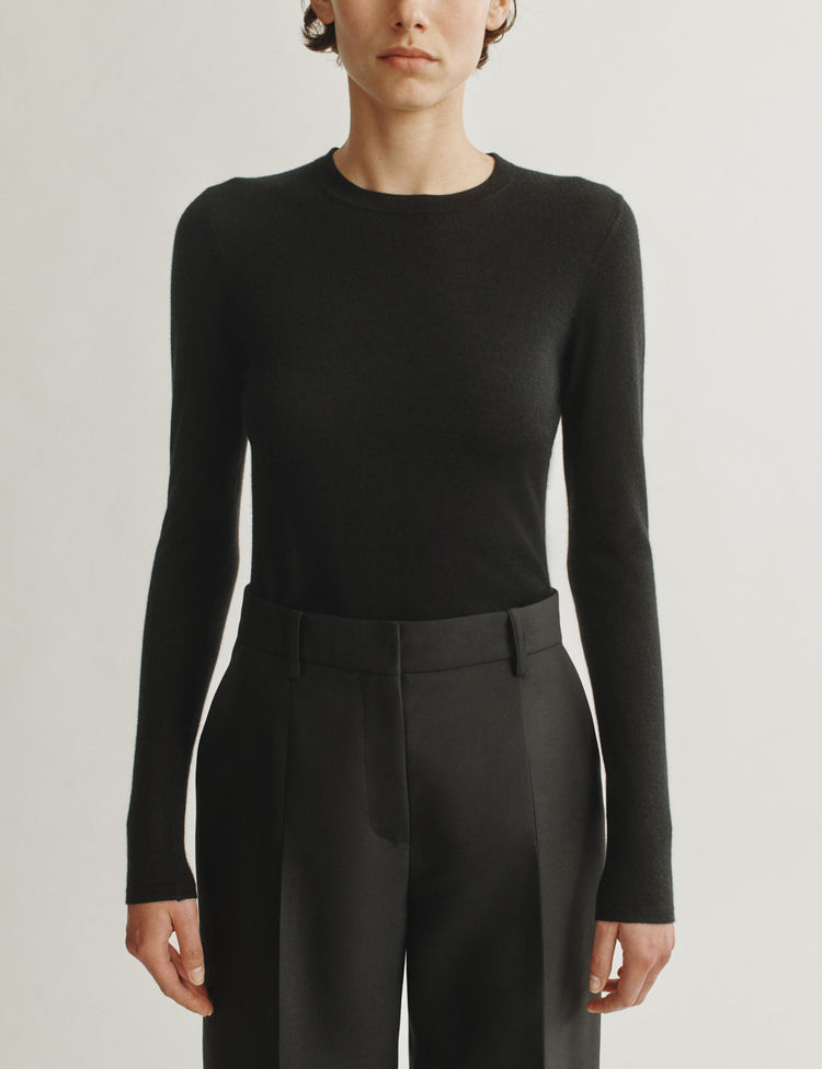 The Long-Sleeve Shirt in Cashmere and Silk in Black