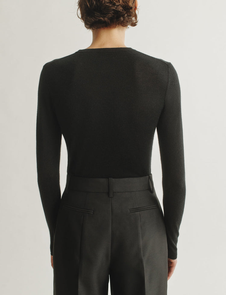 The Long-Sleeve Shirt in Cashmere and Silk in Black