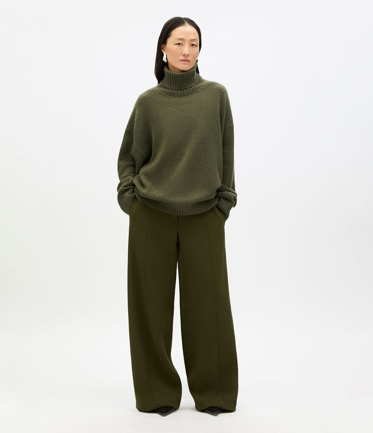Cashmere Oversized Turtleneck in Moss