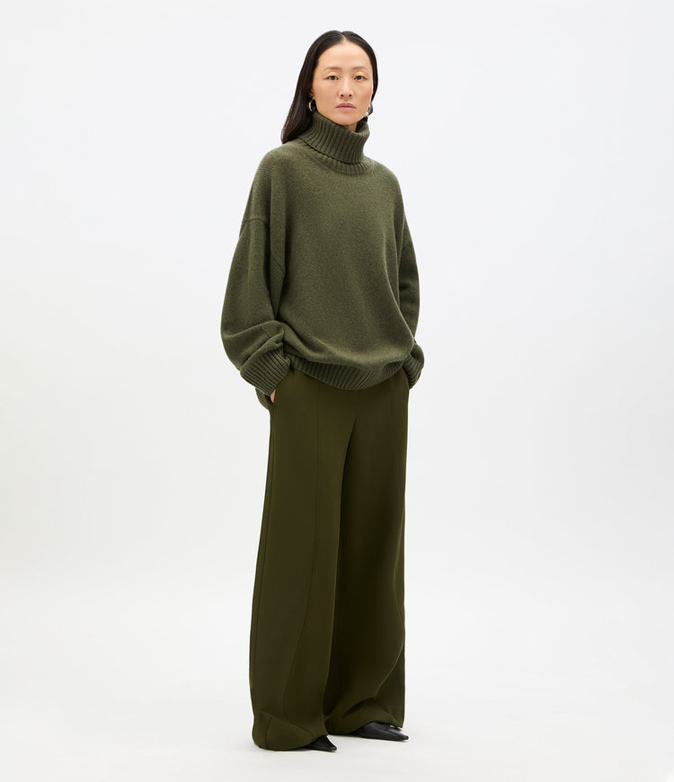 Cashmere Oversized Turtleneck in Moss