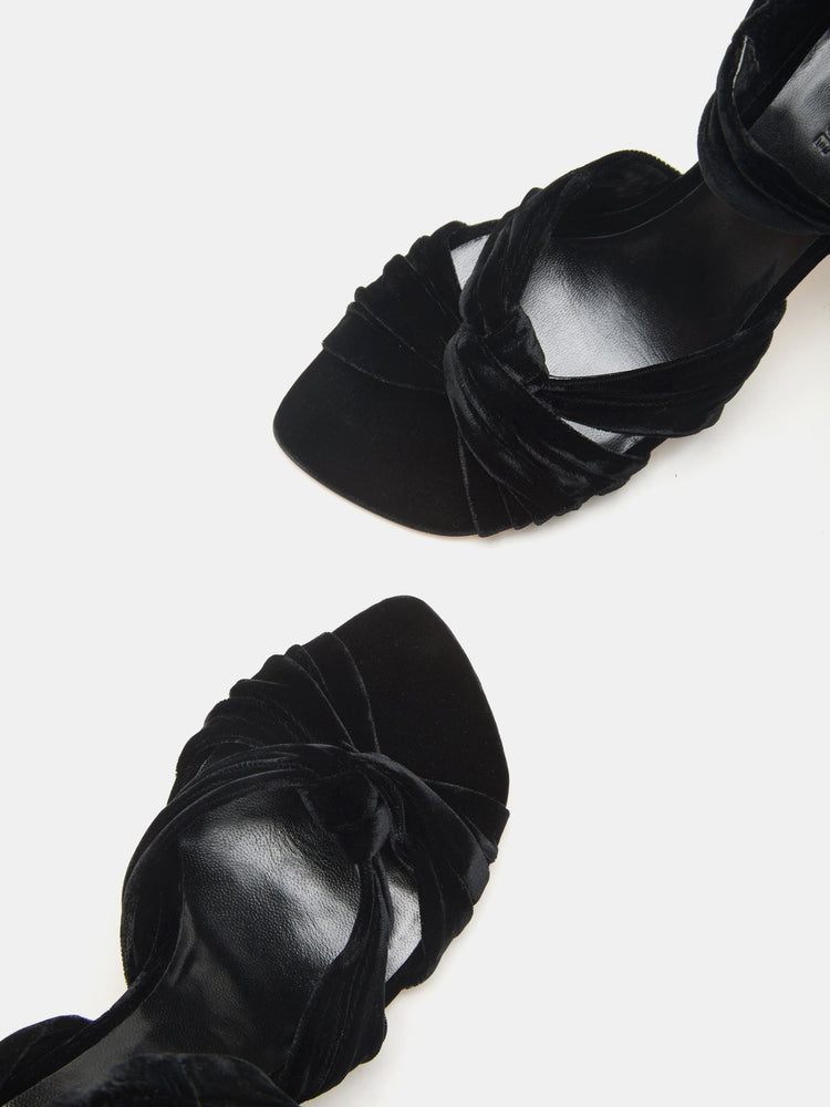 Antonia Pump in Black Velvet