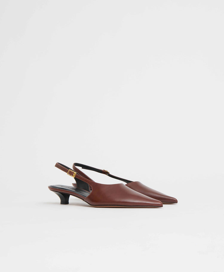 Anna Slingback in Sequoia