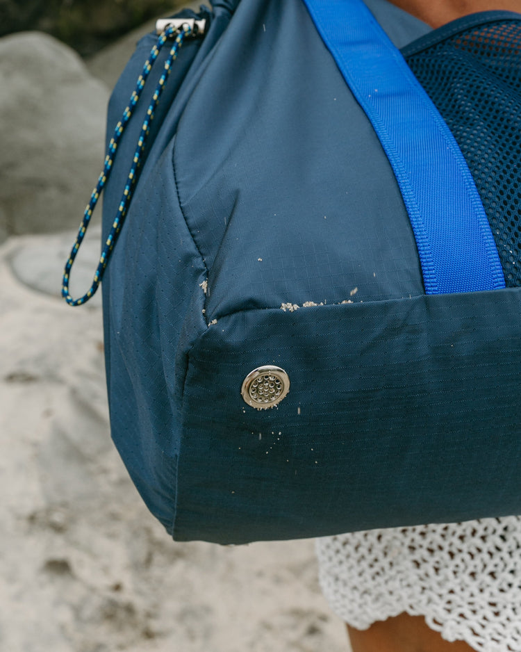 The Bondi Duffel in Penguin