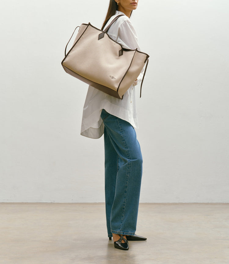 Chameleon 41 in Elvis and Natural Linen with Cacao