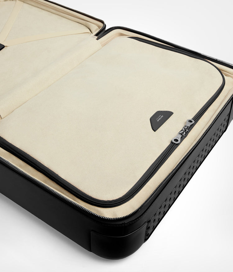 Carry-On 25 in Jet Black