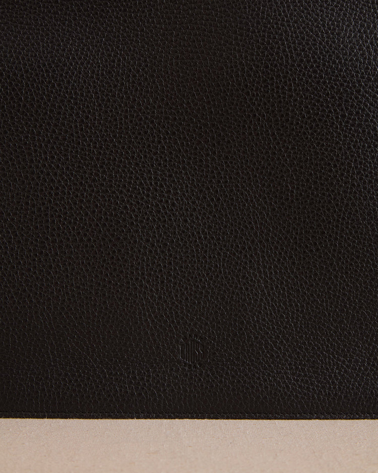 Harry 24 in Black Tumbled Grain