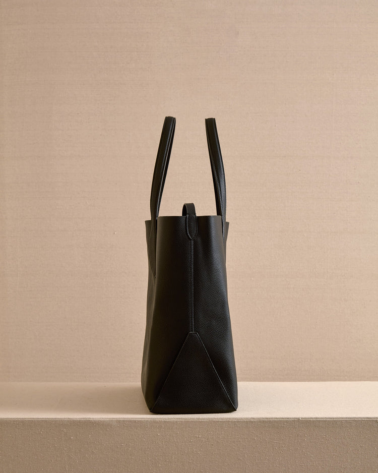 Eleanor 42 in Black Tumbled Grain