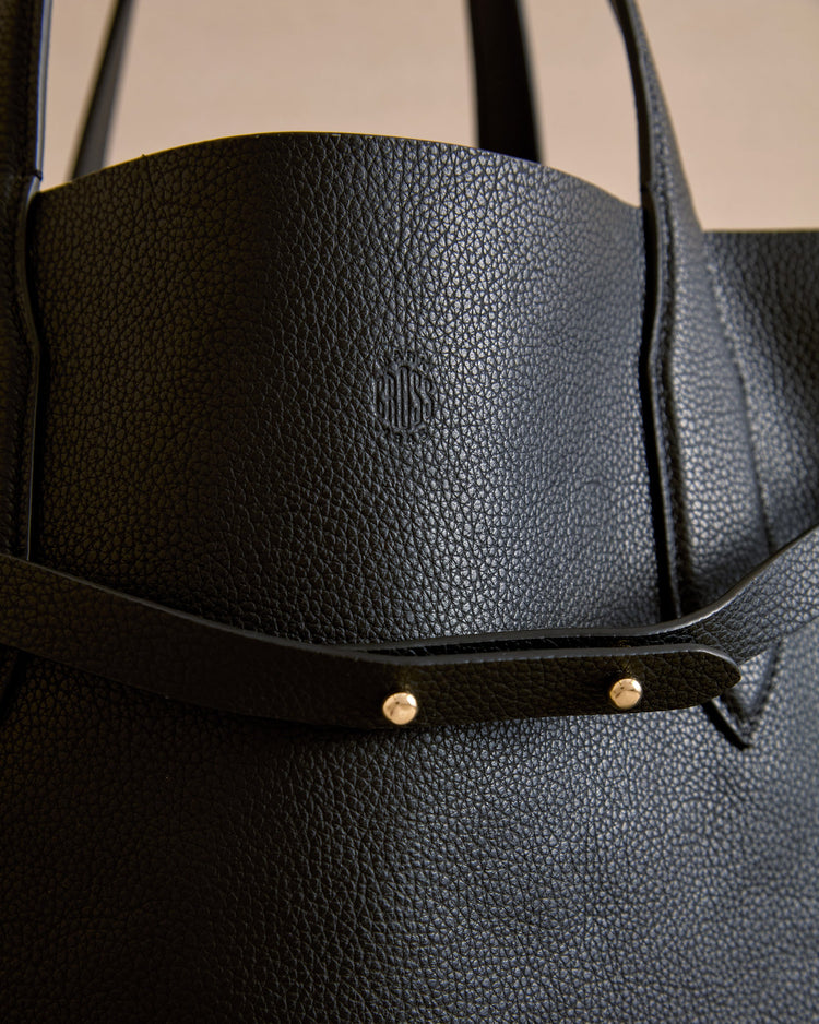 Eleanor 55 in Black Tumbled Grain