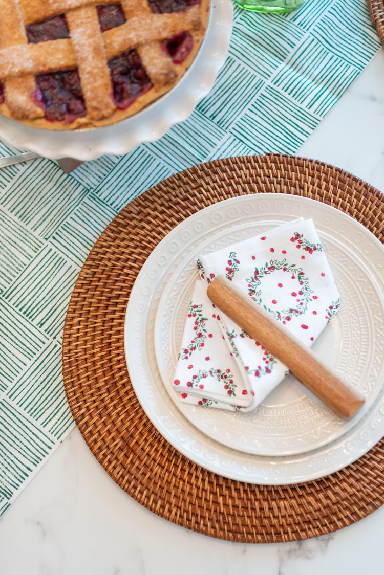 Dinner Napkins in Wreath, Evergreen & Red