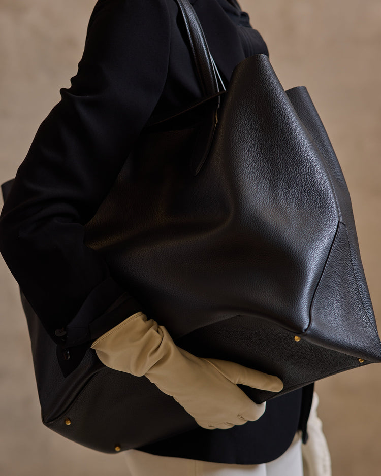 Eleanor 42 in Black Tumbled Grain