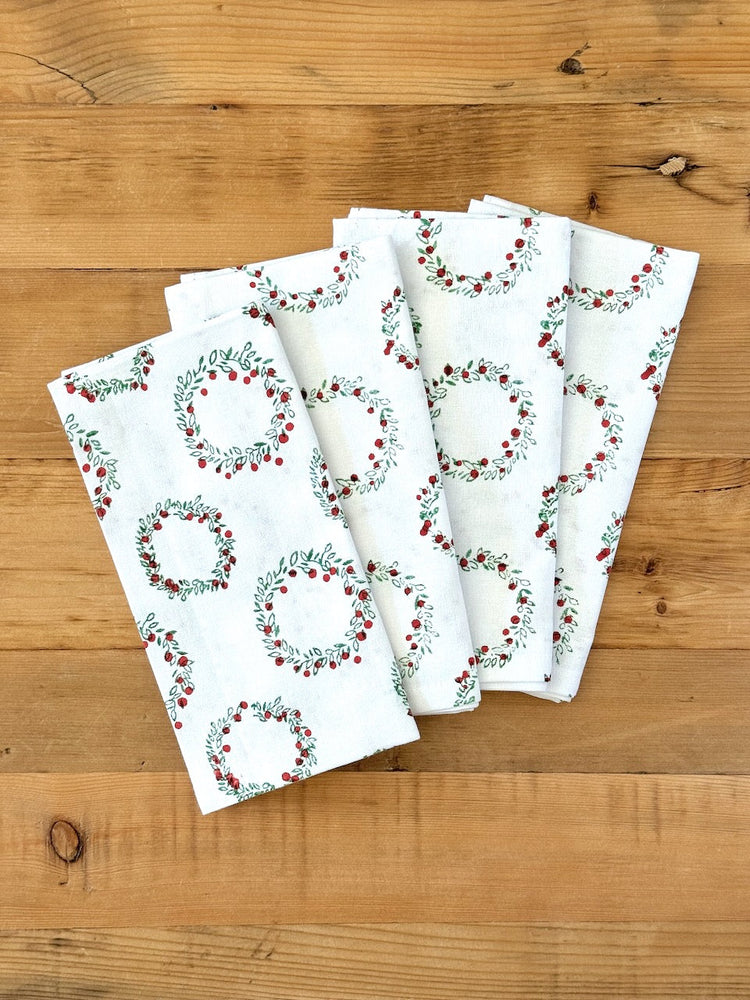 Dinner Napkins in Wreath, Evergreen & Red