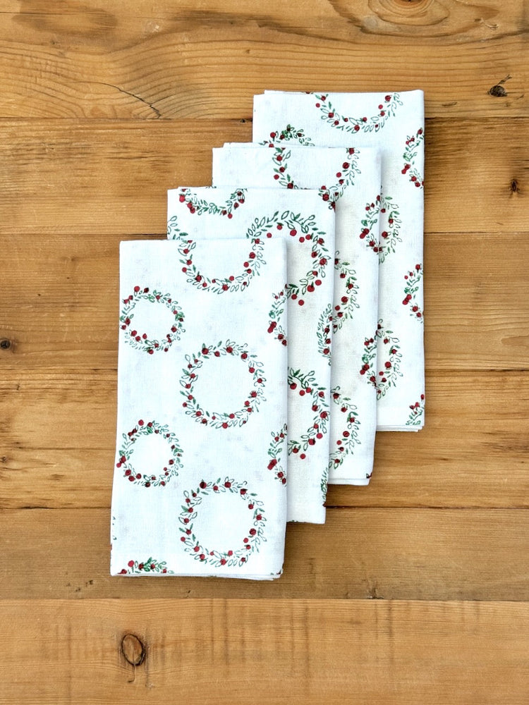 Dinner Napkins in Wreath, Evergreen & Red