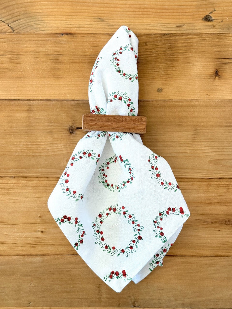 Dinner Napkins in Wreath, Evergreen & Red