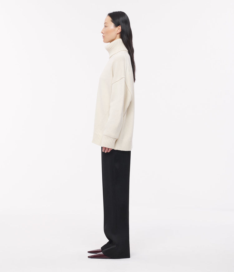 Cashmere Oversized Turtleneck in Ivory