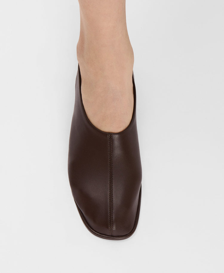 Glove Slip On in Chocolate