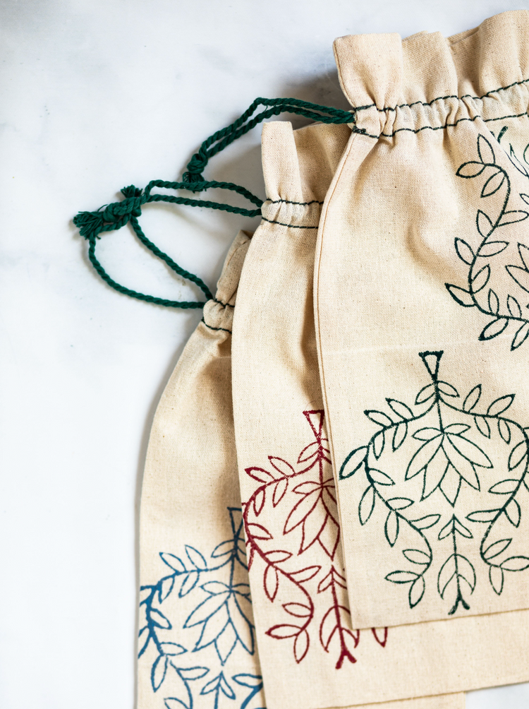 Wine Gift Bag in Green Thread with Lotus, Berry