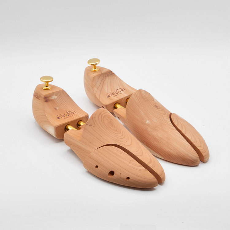 Adjustable Cedar Shoe Tree