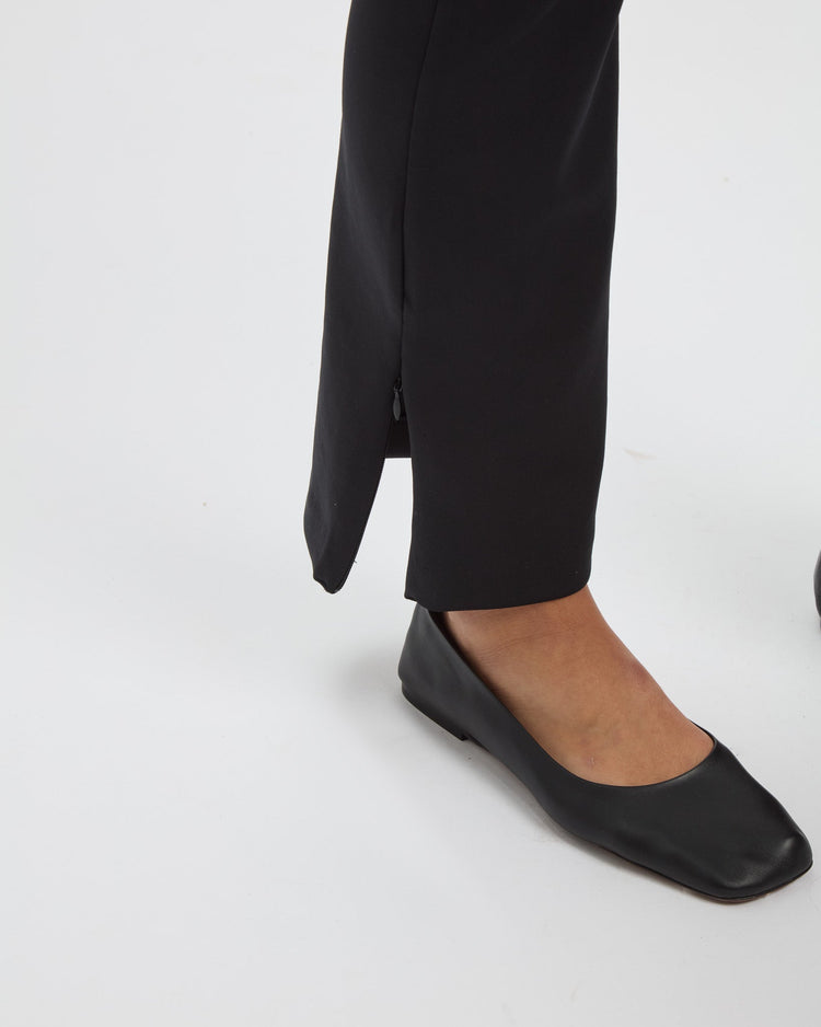Sarah Pant in Noir