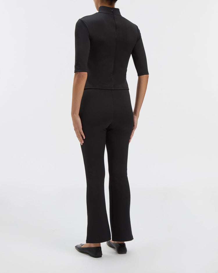 Thea Top in Noir