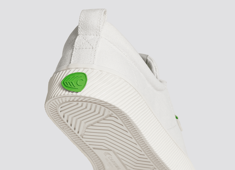 Men’s Oca Low-Top Off-White Canvas Sneaker