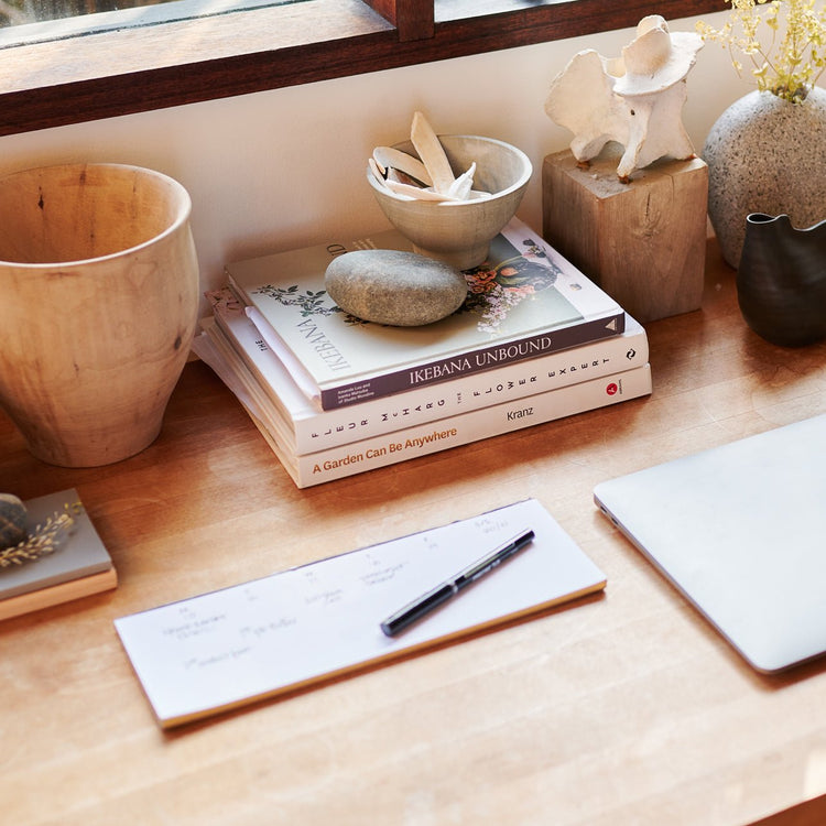 Edged Weekly Desk Planner