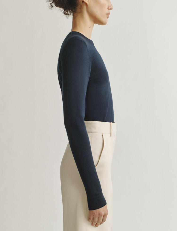 The Long-Sleeve Shirt in Cashmere and Silk in Navy