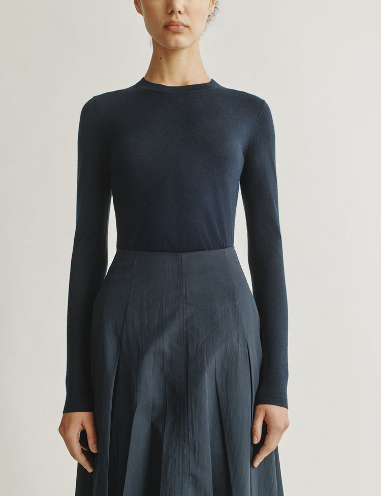 The Long-Sleeve Shirt in Cashmere and Silk in Navy