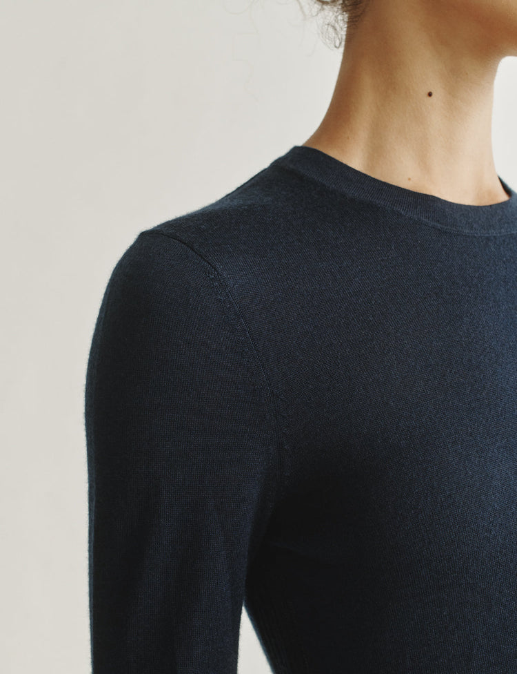 The Long-Sleeve Shirt in Cashmere and Silk in Navy