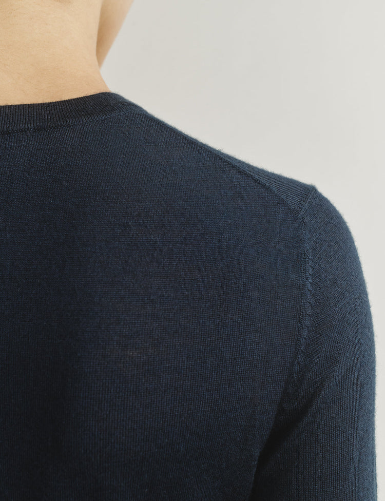 The Long-Sleeve Shirt in Cashmere and Silk in Navy