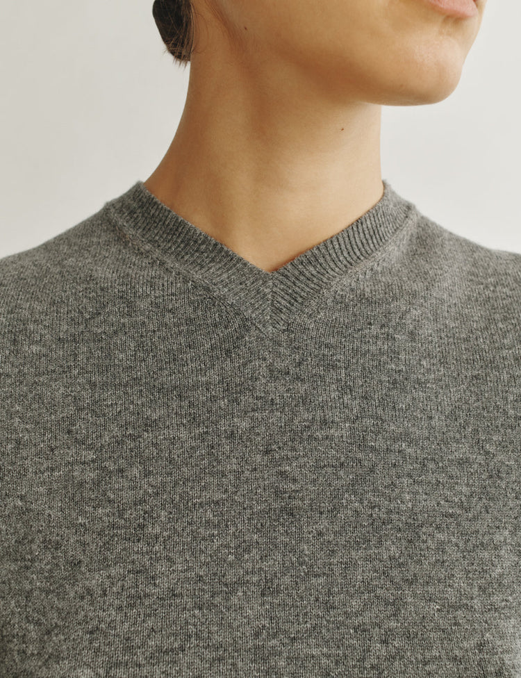 The Dez Sweater in Wool and Cashmere in Heather Grey