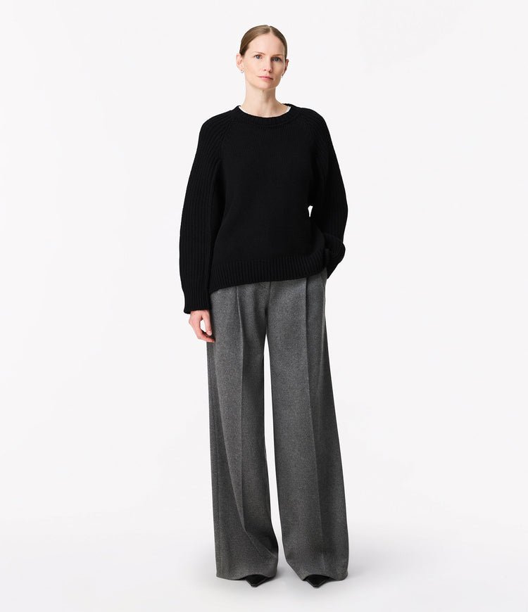 Cashmere Oversized Crew in Black