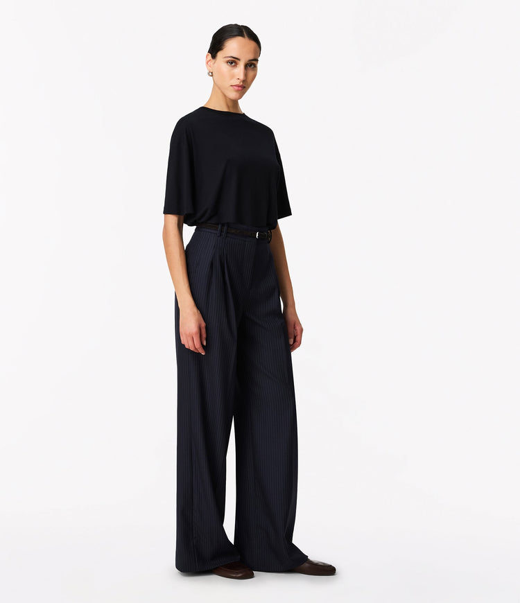 Twill Pleated Trouser in Navy/Chalk