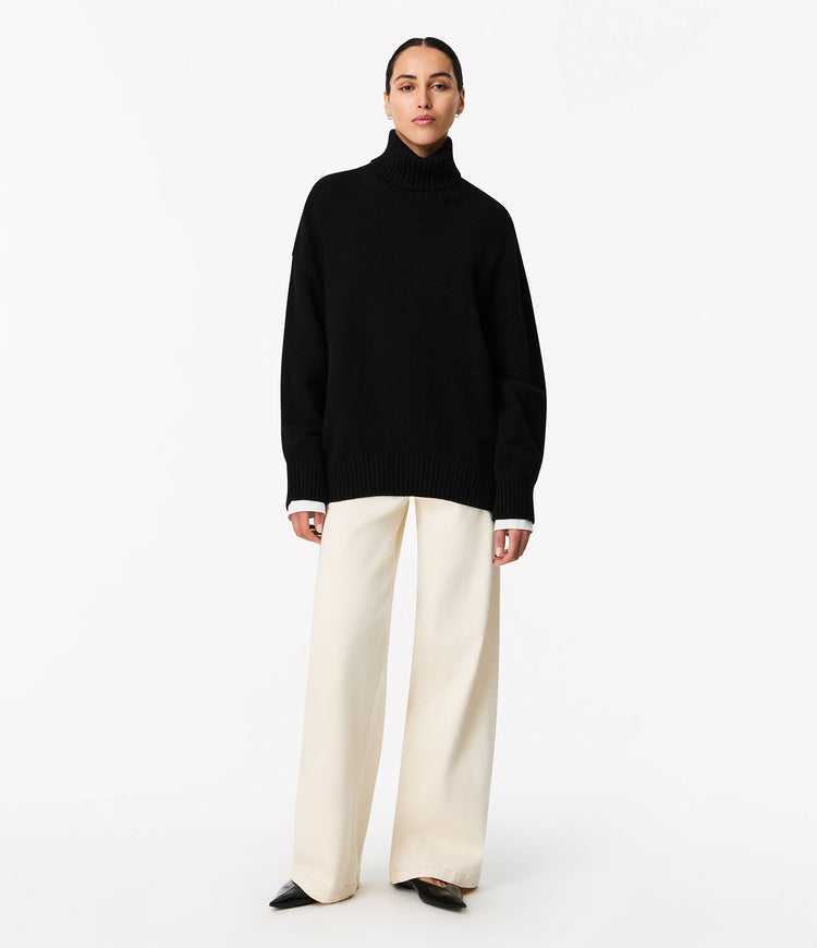 Cashmere Oversized Turtleneck in Black