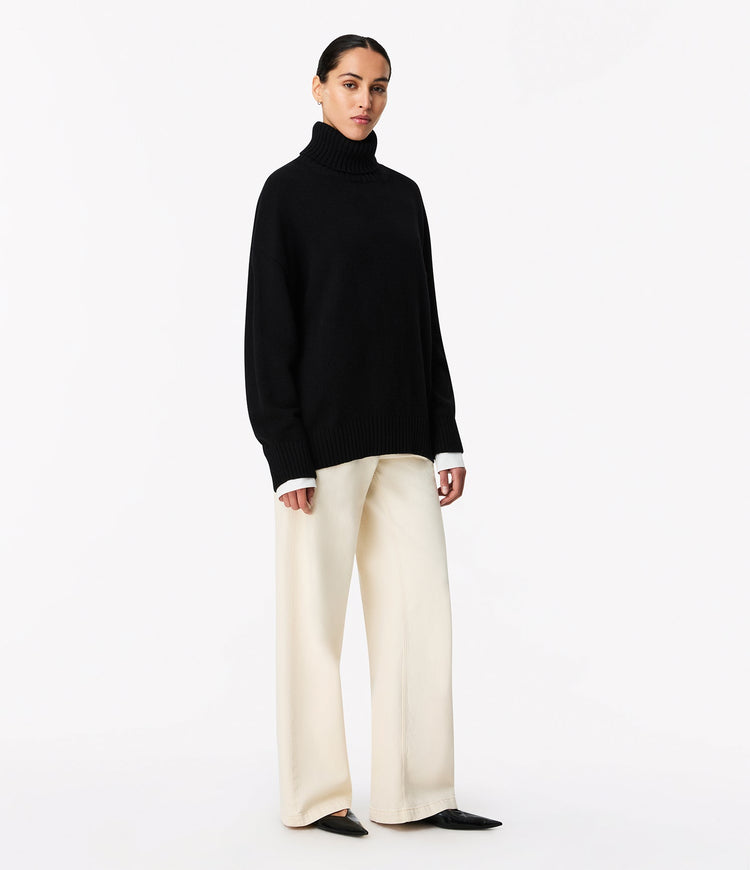 Cashmere Oversized Turtleneck in Black