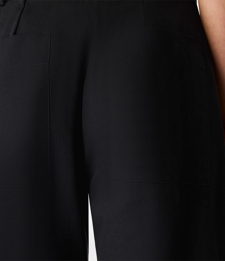 Curved Cargo Pant in Black