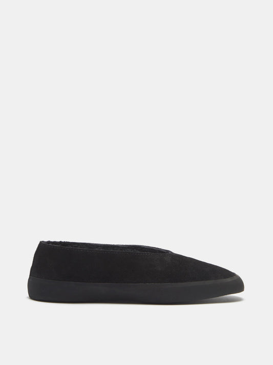 Apres Ski in Black Shearling