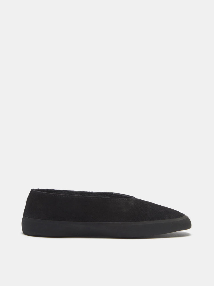 Apres Ski in Black Shearling