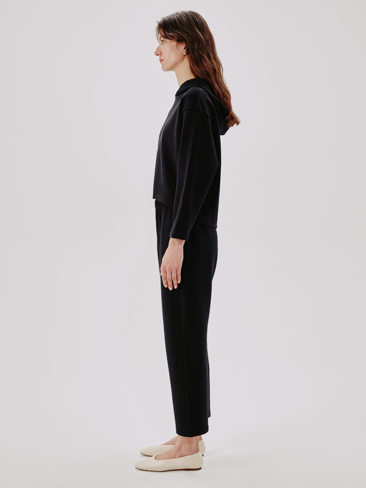 Cropped Hoodie in Black