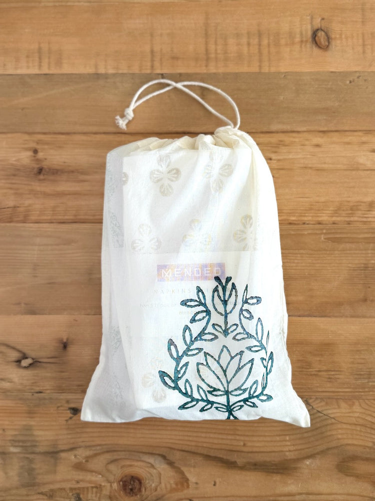 Vara Holiday Tablescape: Table Throw + Dinner Napkins Set