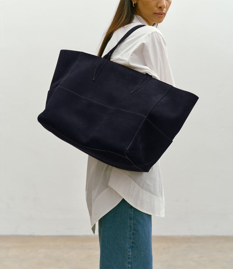 Incognito Large in Nubuck Navy