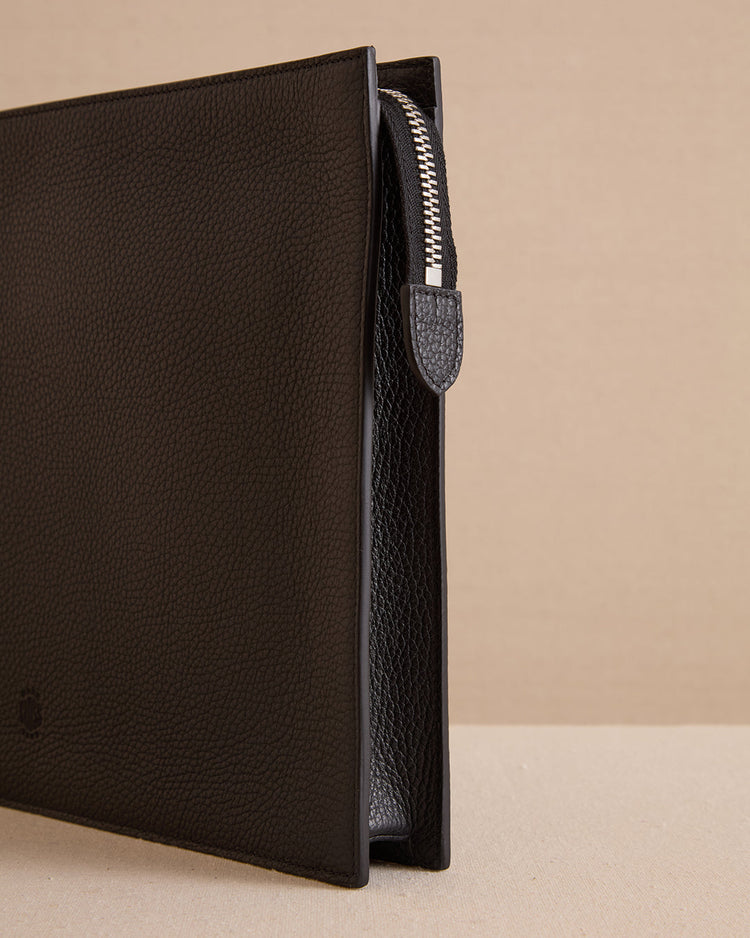 Harry 24 in Black Tumbled Grain