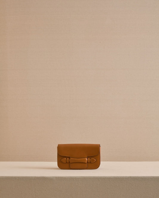 Romy Clutch in Vacchetta