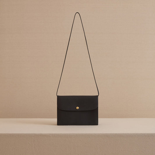 Skip Pouch in Tumbled Grain Black